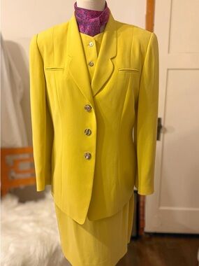 Dana Buchman Silk Chartreuse 3-Piece Vintage Suit! Must Have!